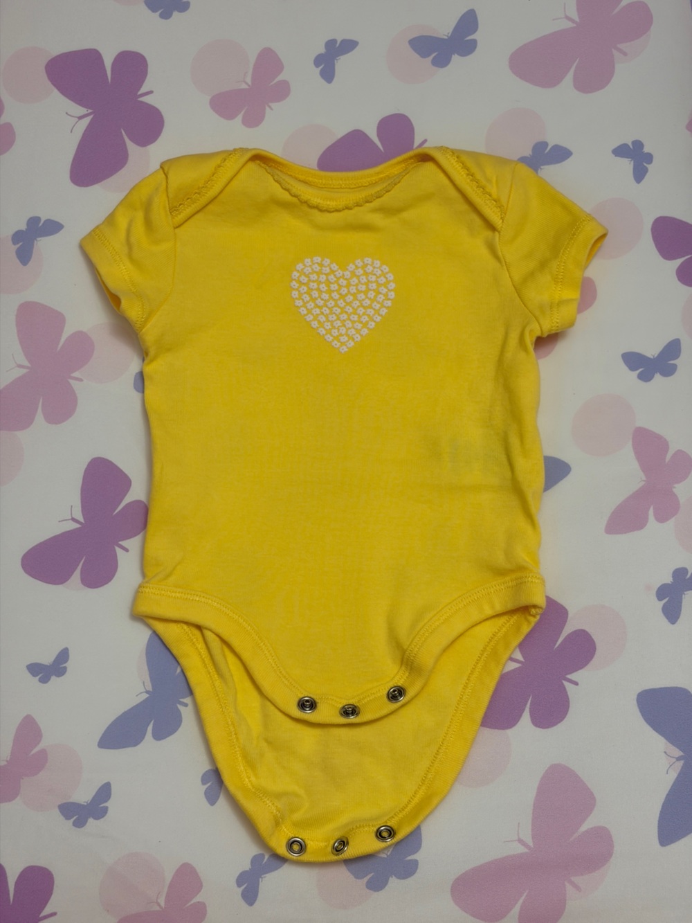 wonder nation Yellow Baby Short-Sleeve Onesie with White Heart
